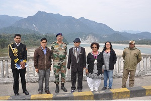 The Governor of Arunachal Pradesh Shri JP Rajkhowa and  the First Lady of the State, Smt Rita Rajkhowa  visited  Siang Bridge along with officials at Pasighat in East Siang District on 2nd March 2016